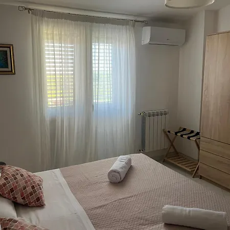 Nina Con Posto Auto *