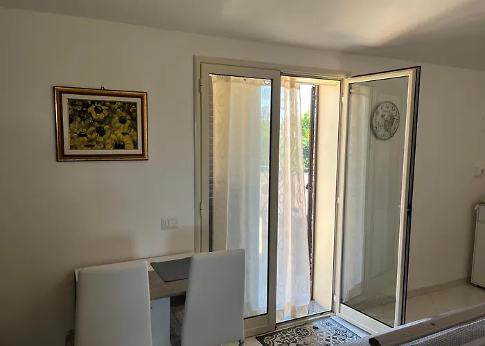 Nina Con Posto Auto * Giardini Naxos